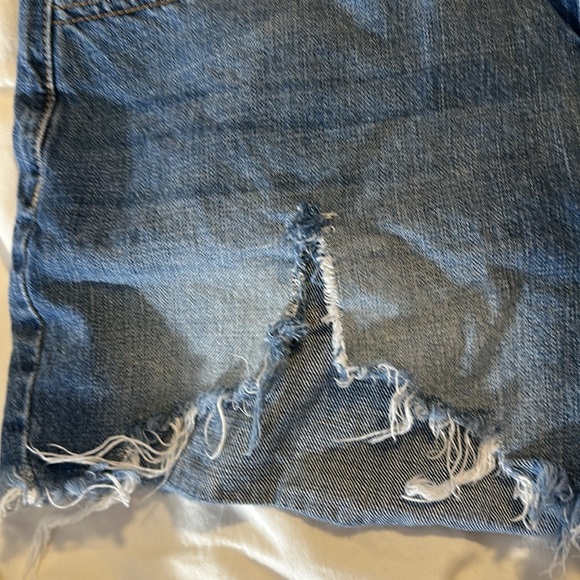 Kancan rough edge shorts w/slit - Picture 3 of 13